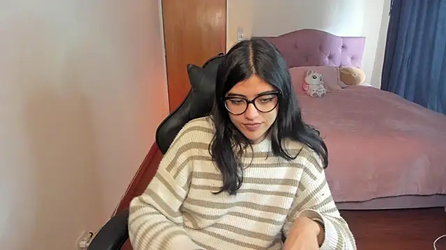 Stripchat Sex Cam for valerie__skyy