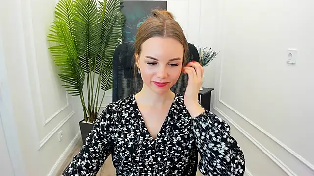Stripchat Sex Cam for MileyWings