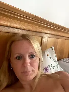 Stripchat Sex Cam for Mistress-LillyRose