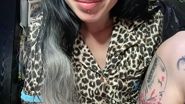 Stripchat Sex Cam for MissMidnightUK