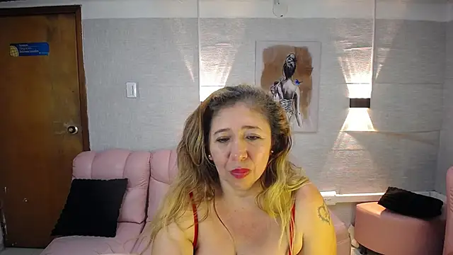 Stripchat Sex Cam for Valentinaa_mature