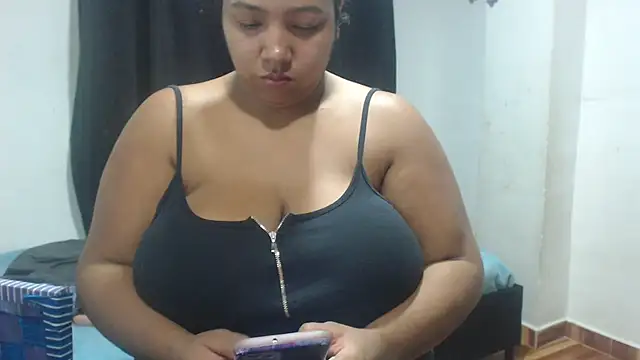 Stripchat Sex Cam for Evelyn-tits